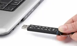 Hoe een wachtwoord toevoegen aan een externe USB-drive